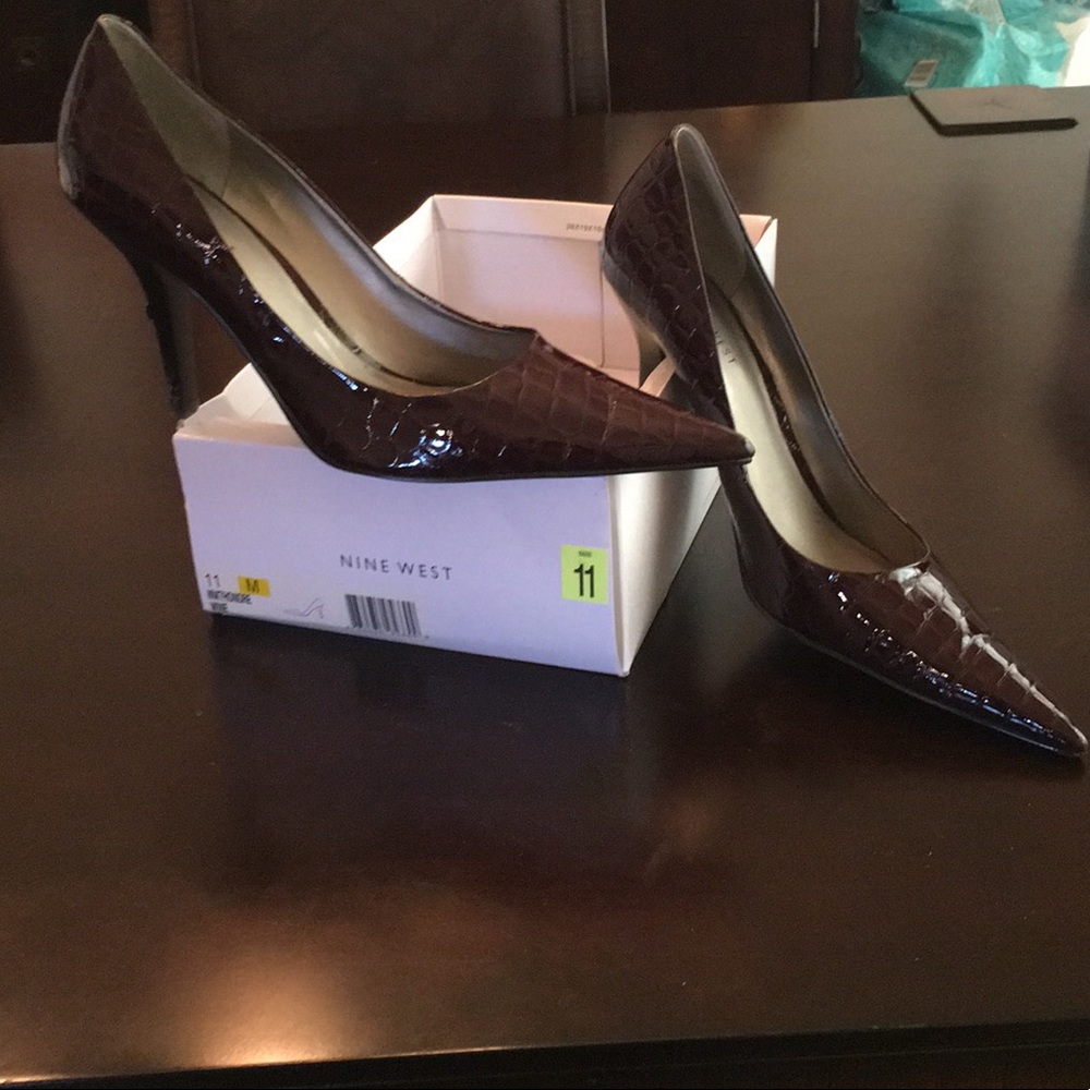 Nine West pointed toe pumps